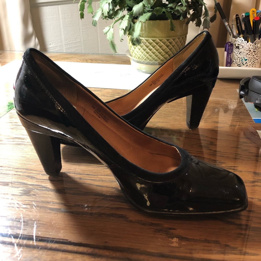 Sofft black patent heels - timeless!
